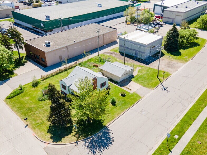 More Photos Of 1816 Larchwood Dr, Troy Warehouse For Sale