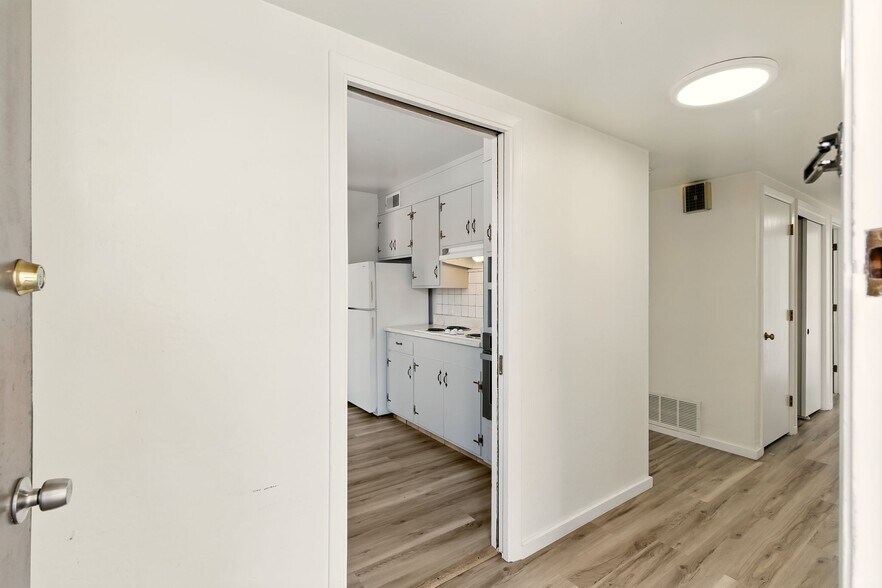 More Photos Of 498 Capital St, Oakland Apartments For Sale