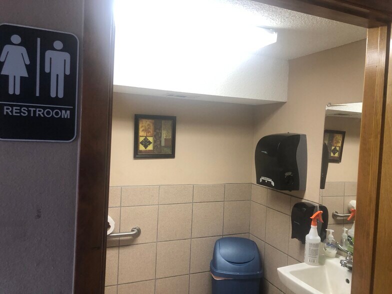 More Photos Of 12250 S Gessner Dr, Houston Auto Repair For Sale