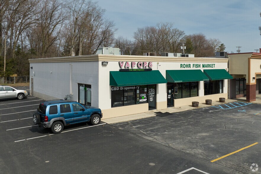 Primary Photo Of 5226 Monroe St, Toledo Storefront For Lease