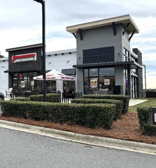 More Photos Of 19116 W Catawba Ave, Cornelius Fast Food For Lease