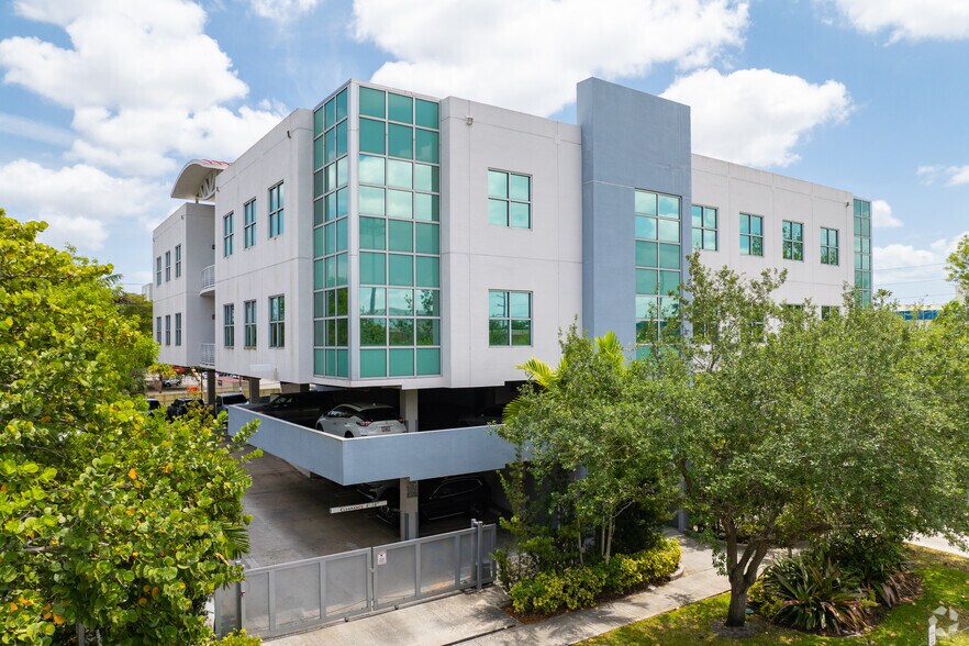 Primary Photo Of 657 South Dr, Miami Springs Office For Lease