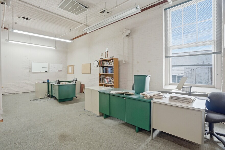 More Photos Of 115 E 5th St, Fulton Office For Sale