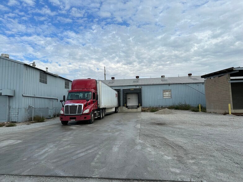 More Photos Of 1100 N Washington St, Delphi Distribution For Lease