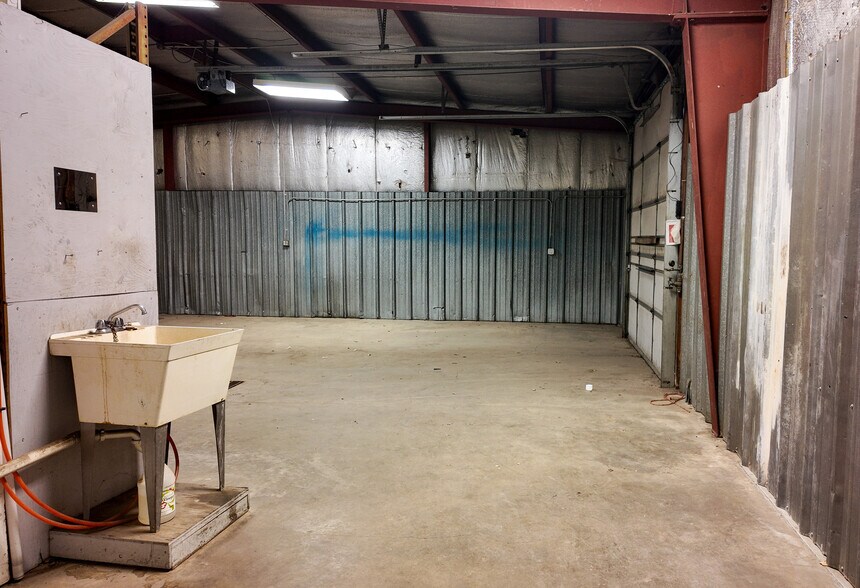 More Photos Of 1409 N K Ave, Sioux Falls Warehouse For Sale