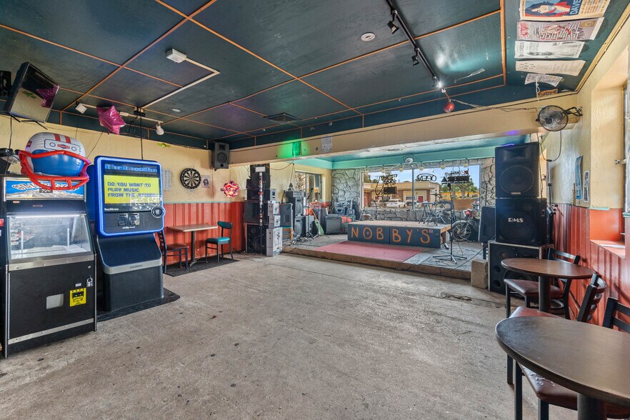 More Photos Of 10 Anastasia Blvd, Saint Augustine Bar For Lease