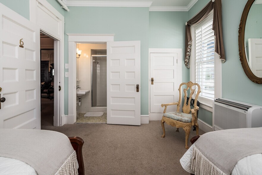 More Photos Of 738 E Main St, Belhaven Hotel For Sale