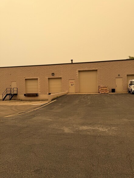More Photos Of 375 N French Rd, Amherst Light Manufacturing For Lease