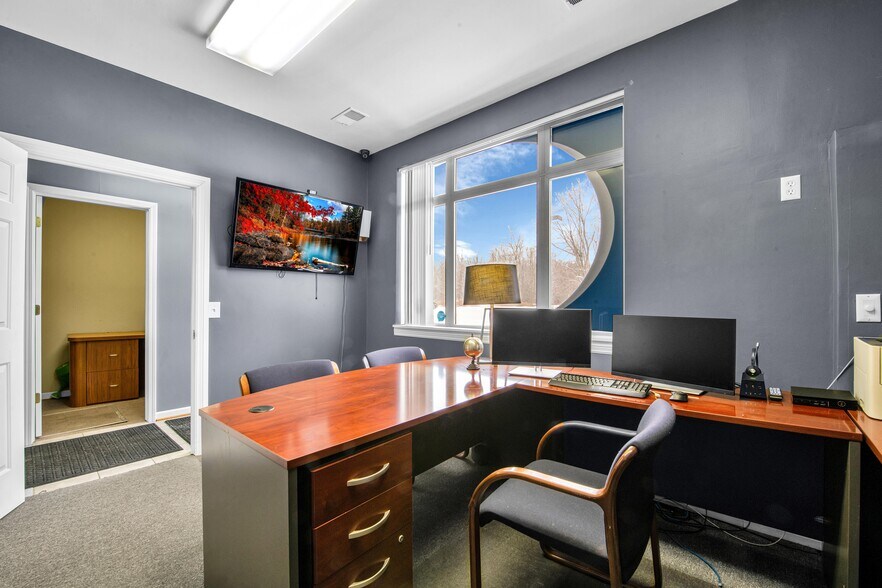 More Photos Of 3048 W Clarkston Rd, Lake Orion Office Residential For Sale