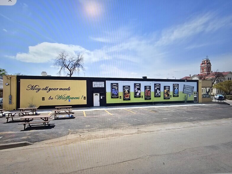 More Photos Of 516 E 4th St, Lampasas Bar For Sale