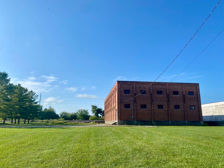 More Photos Of 260 W Stroud St, Randolph Warehouse For Sale