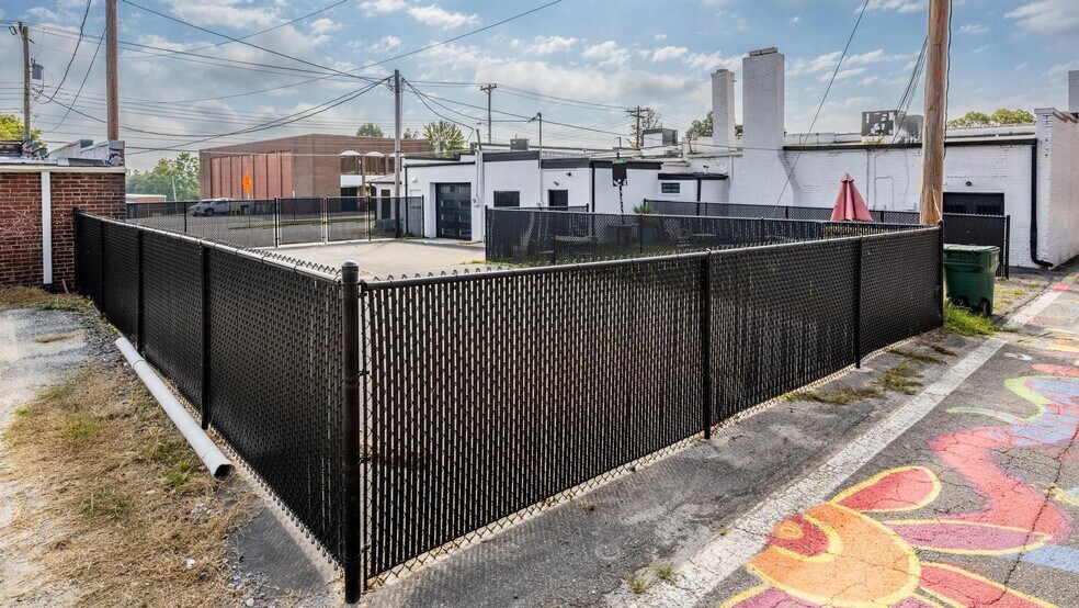 More Photos Of 110 E A St, Newton Freestanding For Lease