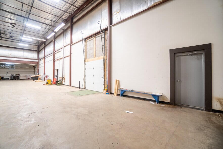 More Photos Of 299 Johnson Ave, Waseca Light Manufacturing For Lease