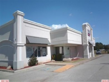 More Photos Of 2015 W Broadway St, Ardmore Unknown For Lease