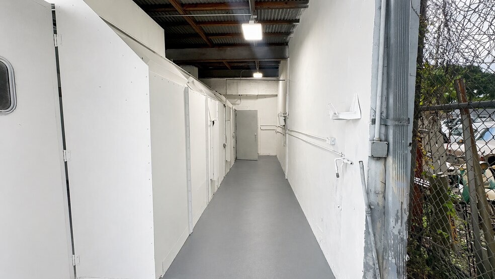 More Photos Of 1420 NE 131st St, North Miami Service For Lease