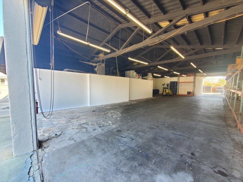 More Photos Of 14165 Market St, Walnut Grove Showroom For Sale