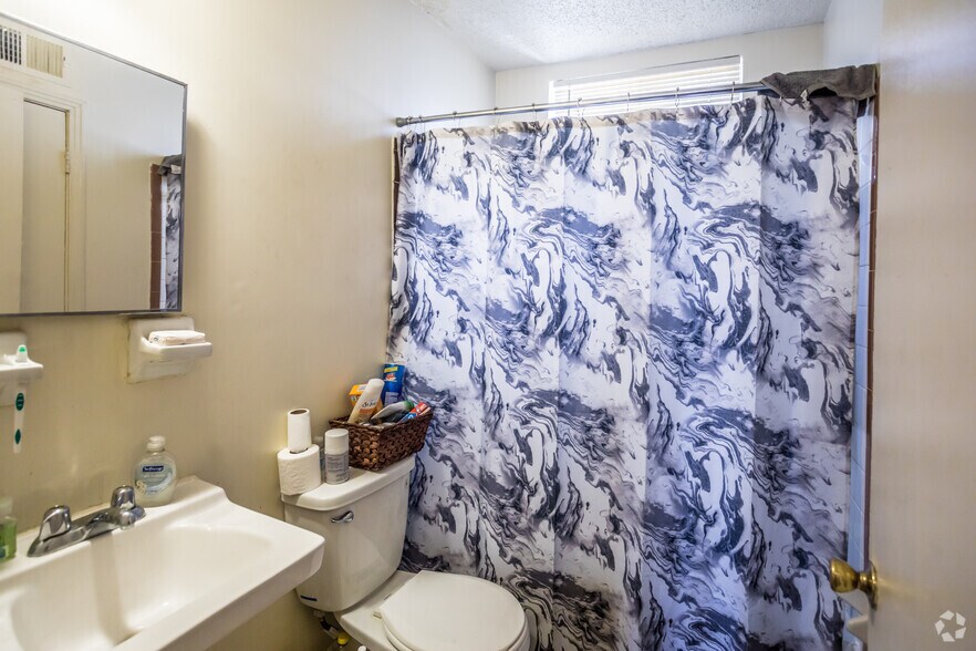 More Photos Of 2227 Airways Blvd, Memphis Apartments For Sale