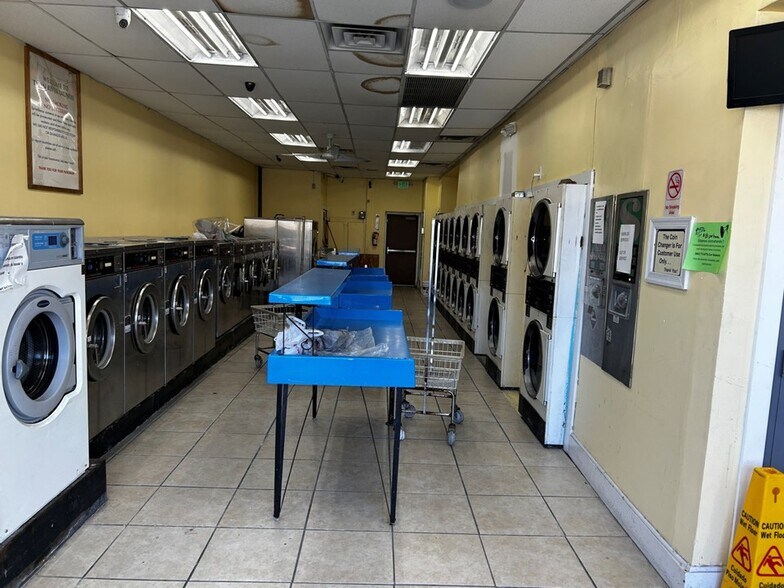 More Photos Of 901-915 Middle River Rd, Baltimore Freestanding For Lease