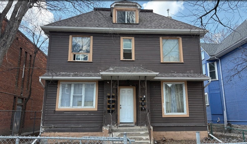 Primary Photo Of 180 Balmoral St, Winnipeg Apartments For Sale