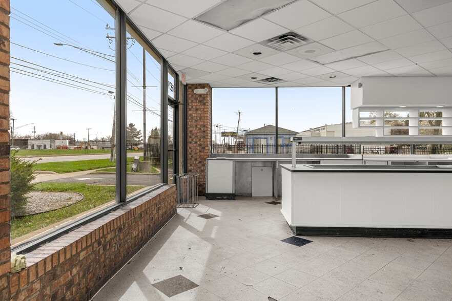 More Photos Of 15839 Telegraph Rd, Redford Township Fast Food For Lease