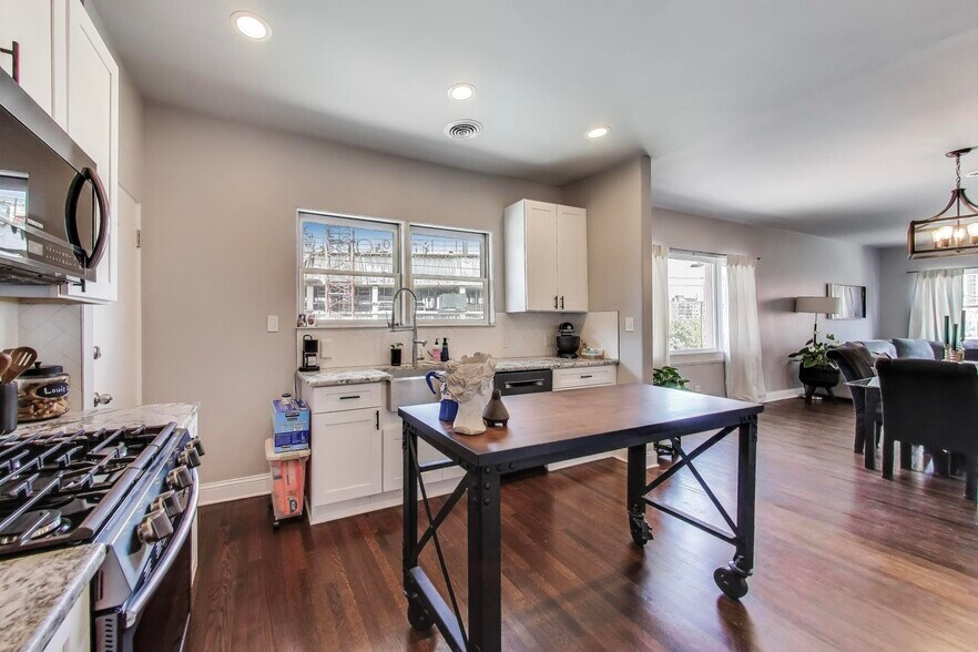 More Photos Of 1103 W Grand Ave, Chicago Apartments For Sale