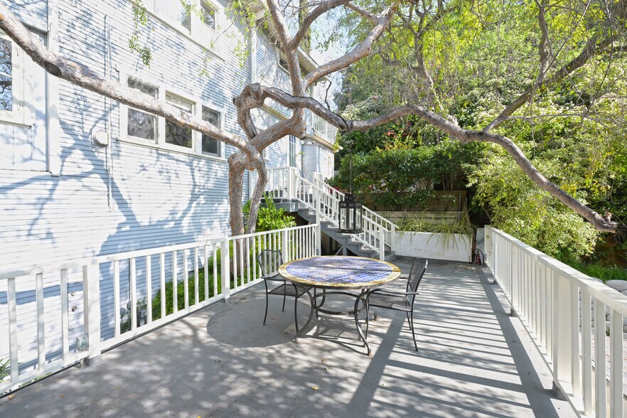 More Photos Of 2636 N Beachwood Dr, Los Angeles Apartments For Sale