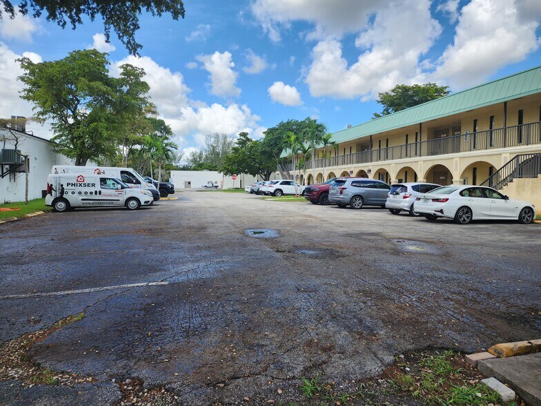 More Photos Of 15271 NW 60th Ave, Miami Lakes Loft Creative Space For Lease
