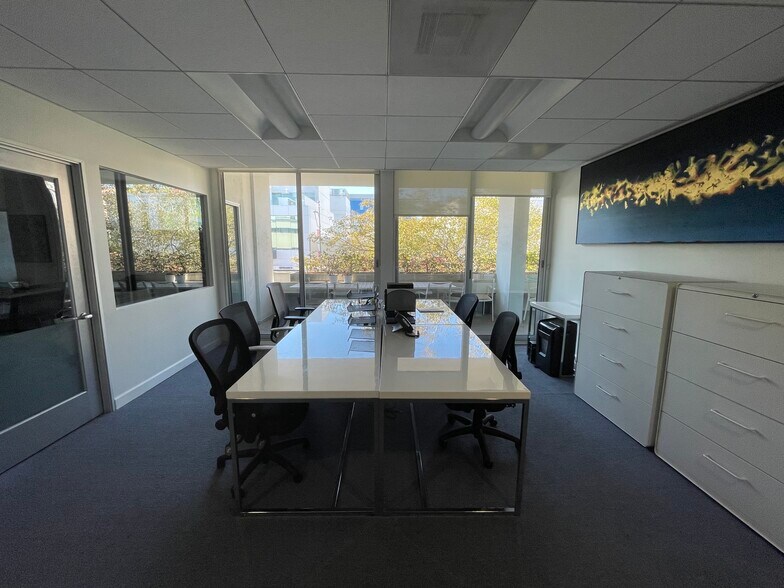 More Photos Of 270 N Canon Dr, Beverly Hills Office For Lease