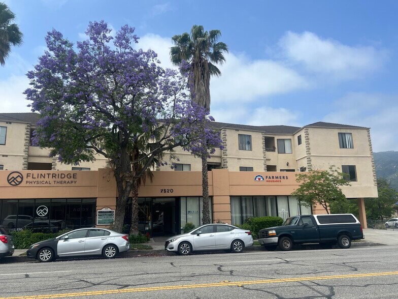 Primary Photo Of 2490-2520 Honolulu Ave, Montrose Apartments For Lease