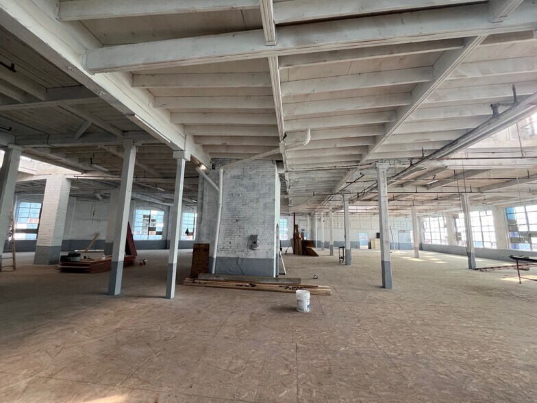 More Photos Of 3108 Fox St, Philadelphia Light Manufacturing For Lease