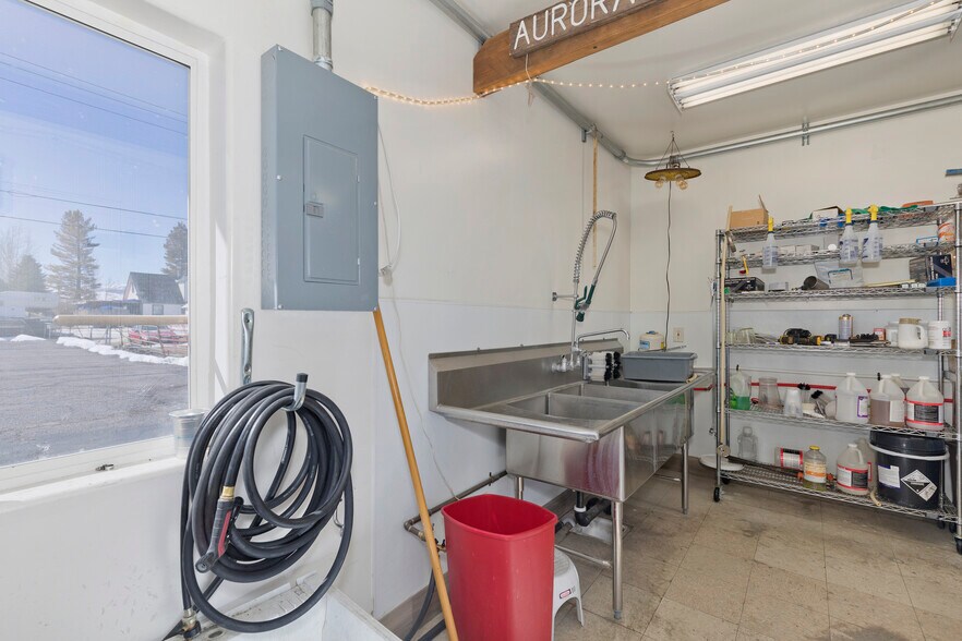 More Photos Of 20 S Sinclair St, Bridgeport Flex For Sale