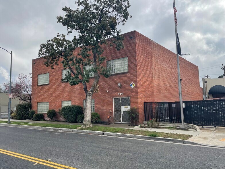 Primary Photo Of 700-710 W Wilson Ave, Glendale Warehouse For Sale