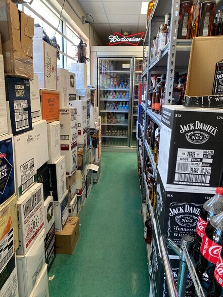 More Photos Of 2805 Fort Argyle Rd, Bloomingdale Bar For Sale