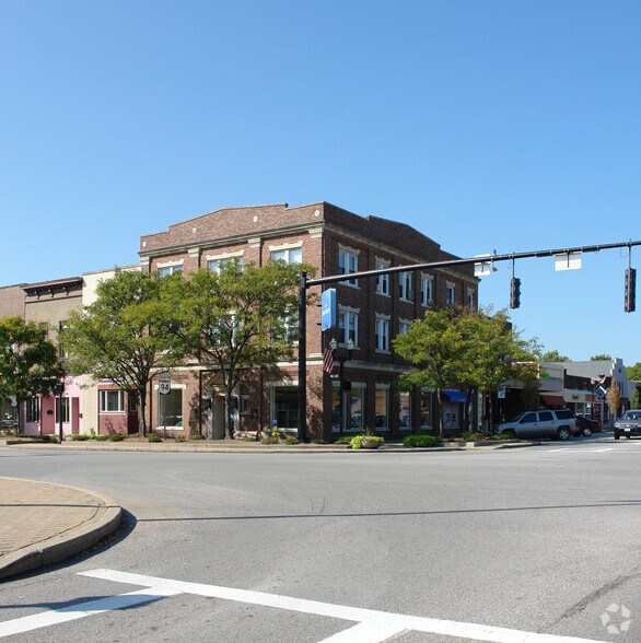 More Photos Of 102 Main St, Wadsworth Office For Lease