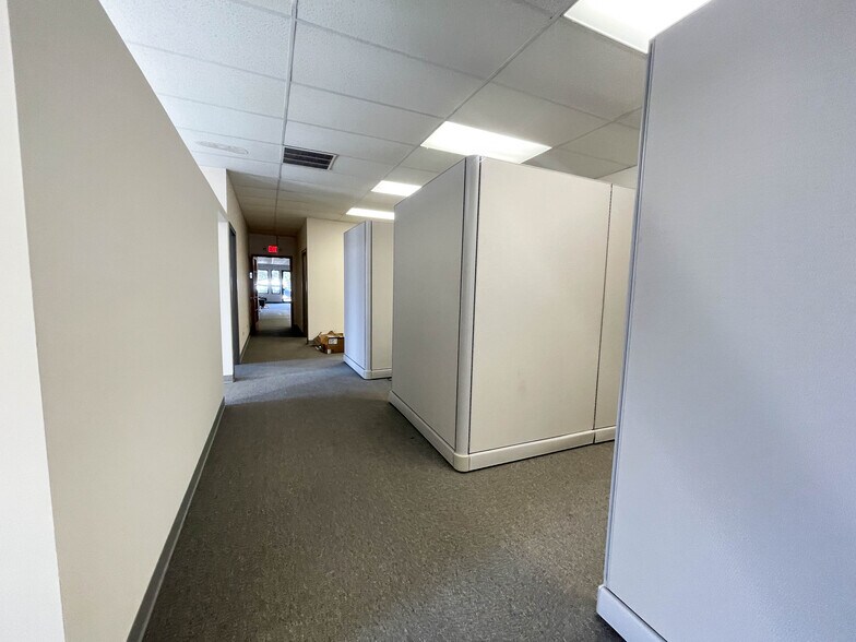 More Photos Of 6252 N Lincoln Ave, Chicago Office For Lease