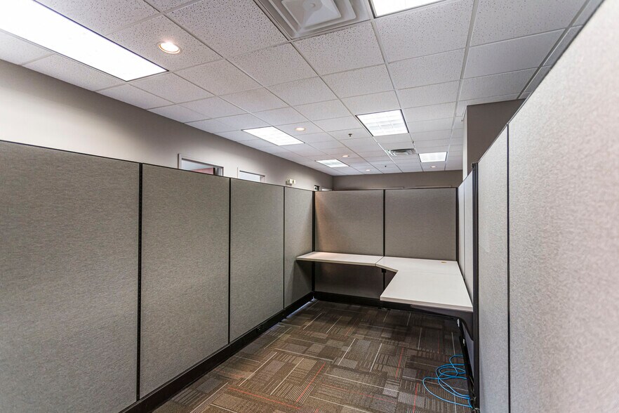 More Photos Of 9780 Ormsby Station Rd, Louisville Office For Lease