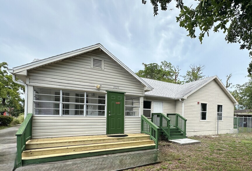 More Photos Of 2023 Jeffcott St, Fort Myers Office For Sale