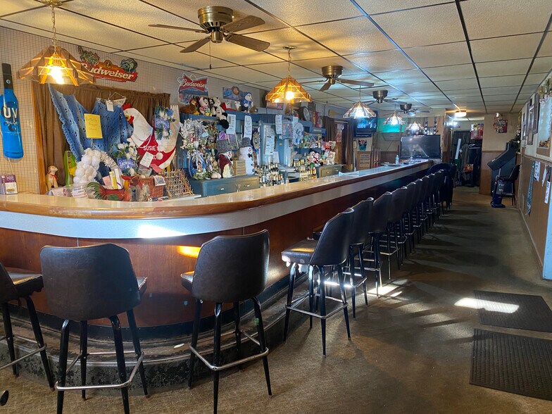 More Photos Of E2578 County Rd S, Casco Bar For Sale