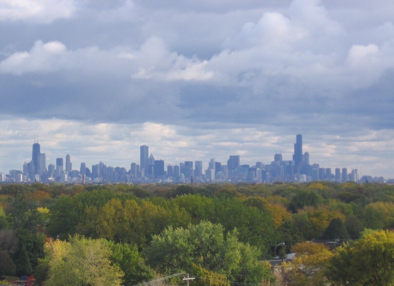 More Photos Of 6200 N Hiawatha Ave, Chicago Office For Lease