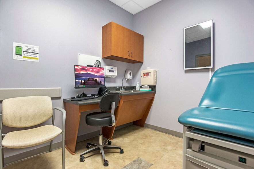 More Photos Of 4275 Western Blvd, Jacksonville Medical For Sale