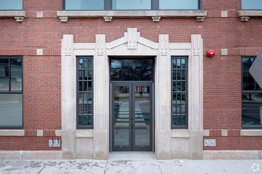 More Photos Of 2032 N Clybourn Ave, Chicago Apartments For Lease