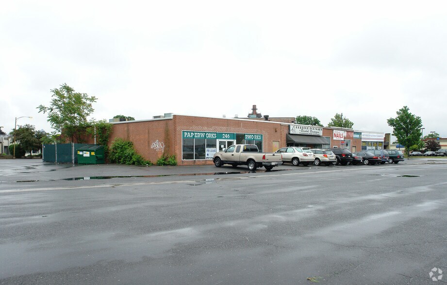More Photos Of 218-246 Memorial Ave, West Springfield General Retail For Sale