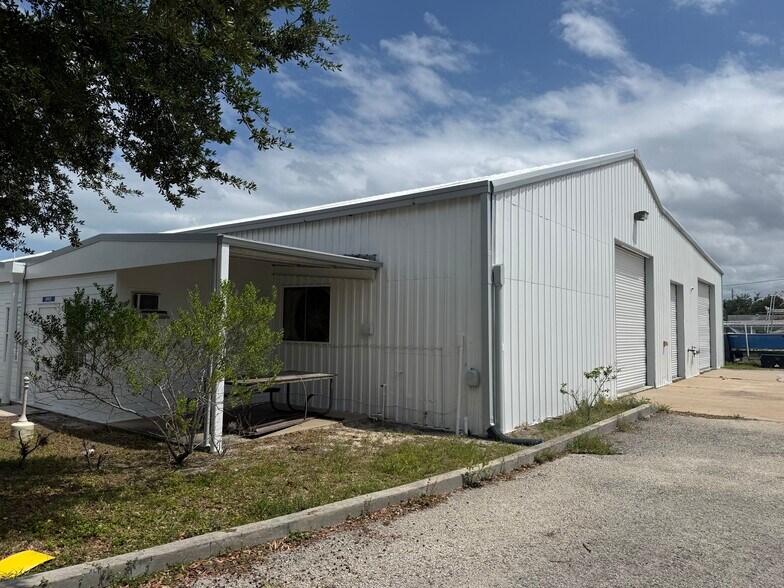 More Photos Of 926 Old Dixie Hwy, Vero Beach Freestanding For Lease