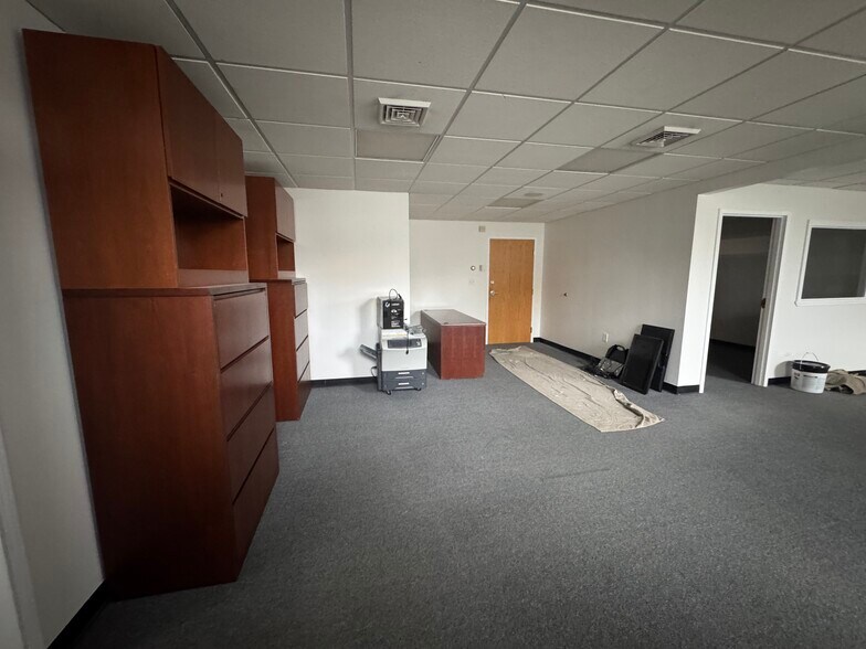 More Photos Of 901 Farmington Ave, West Hartford Medical For Lease