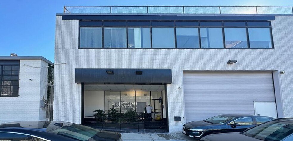 More Photos Of 4965 31st Pl, Long Island City Warehouse For Lease
