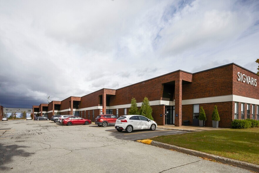 More Photos Of 8411-8451 Ch Dalton, Mont-Royal Warehouse For Lease