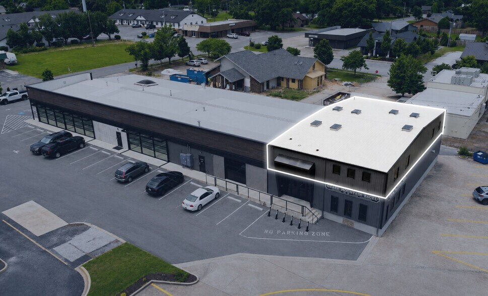 More Photos Of 1004 NW 11th St, Bentonville Office For Lease