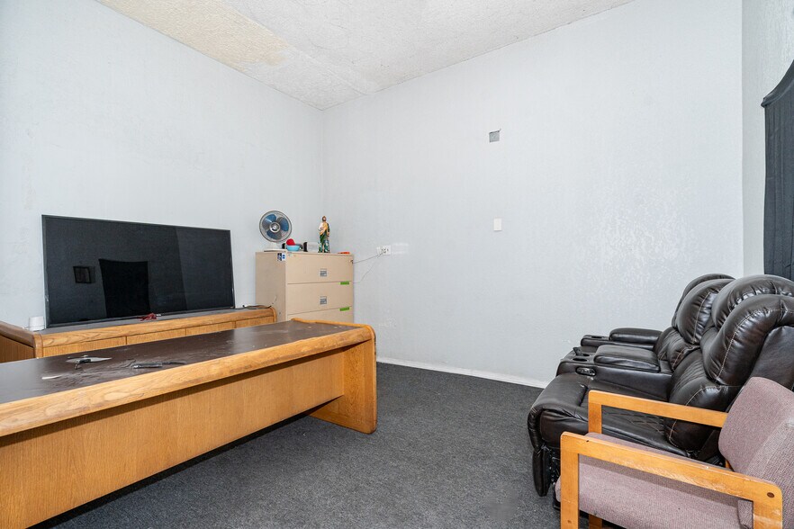 More Photos Of 539 N Tower Ave, Centralia Office For Sale
