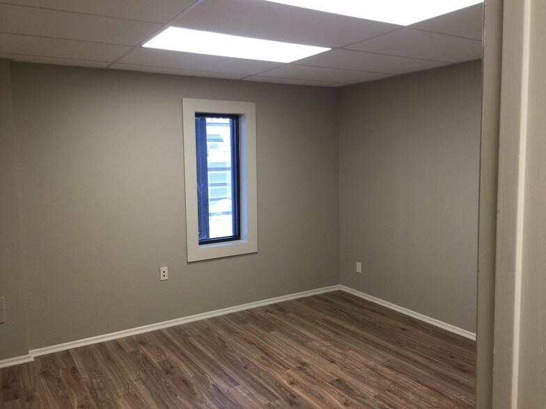 More Photos Of 247 W Olmos Dr, San Antonio Office For Sale