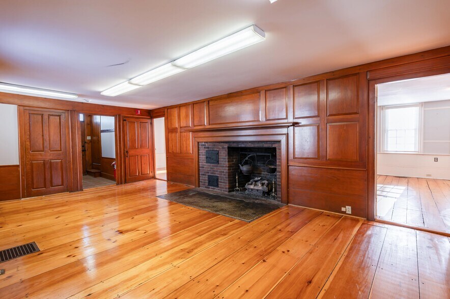 More Photos Of 2 Ash St, Hollis Office For Sale